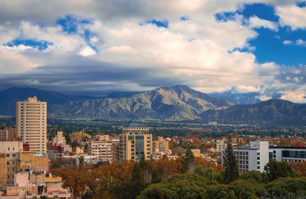 Pronóstico en Mendoza: se espera un jueves con cielo parcialmente nublado y temperaturas agradables