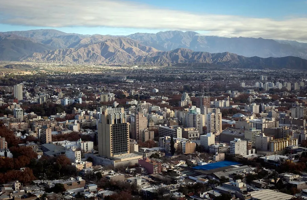 Pronóstico en Mendoza: ascenso de la temperatura con máximas de 20°C y alerta por fuertes heladas